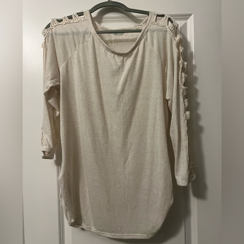 NWT MAURICES SIZE XL LATTICE COLD SHOULDER TOP TEXTURED TAN TOP BEAUTIFUL